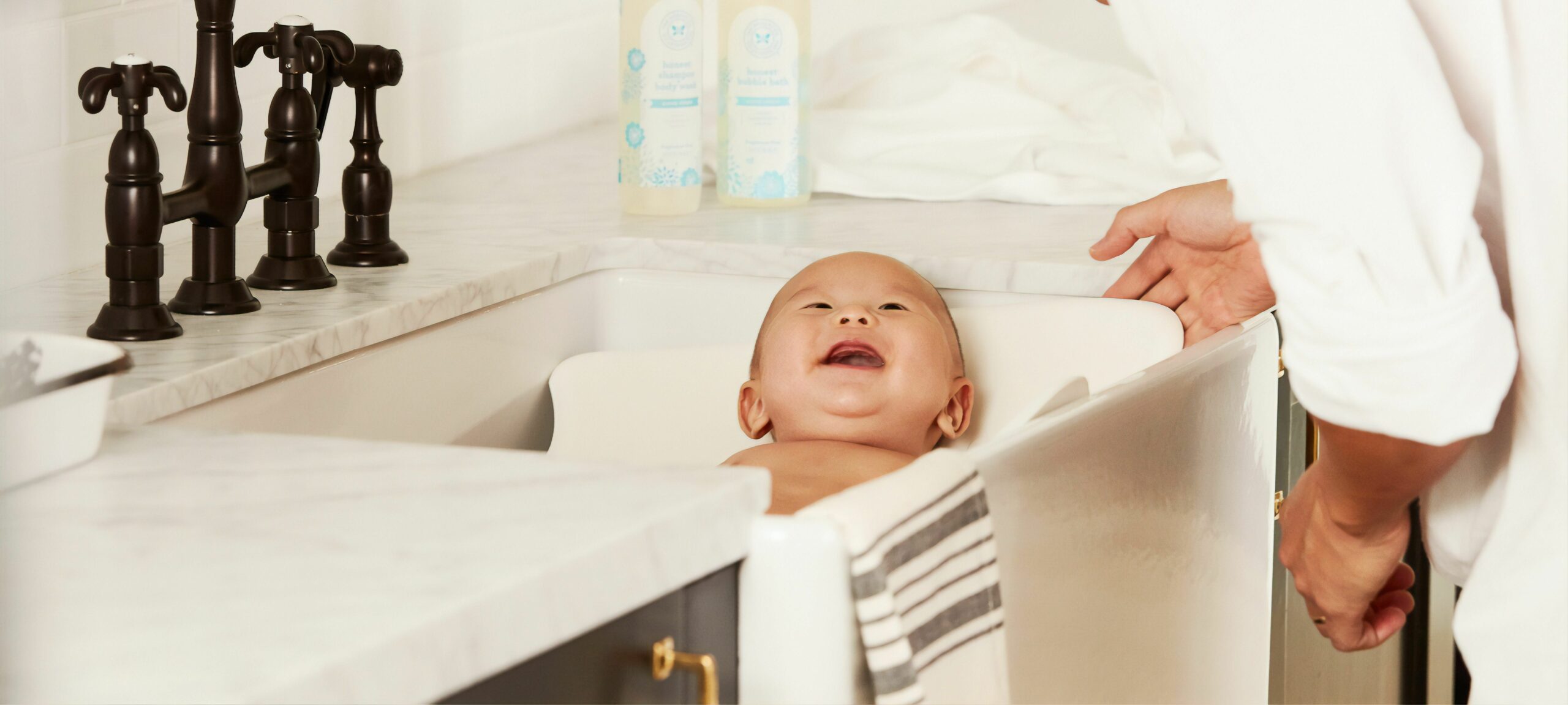 Newborn Bathing Routine: How Often Should You Bathe Your Baby?