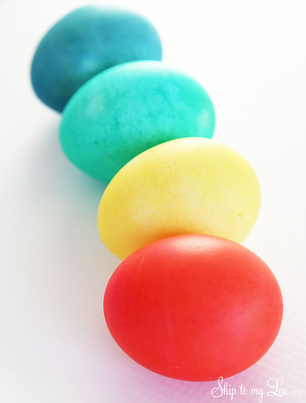 Color Your Eggs With Ease: Tips For Dyeing With Food Coloring