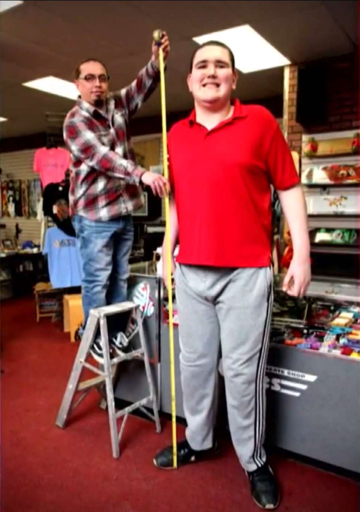 The Tallest Person In The World: Uncovering The Height Of The Human Species
